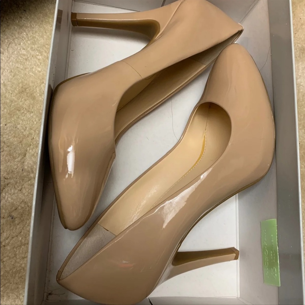 Jessica Simpson Nude shoes sz 8